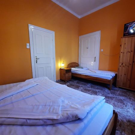 Gloria Apartman Gyula Extérieur photo