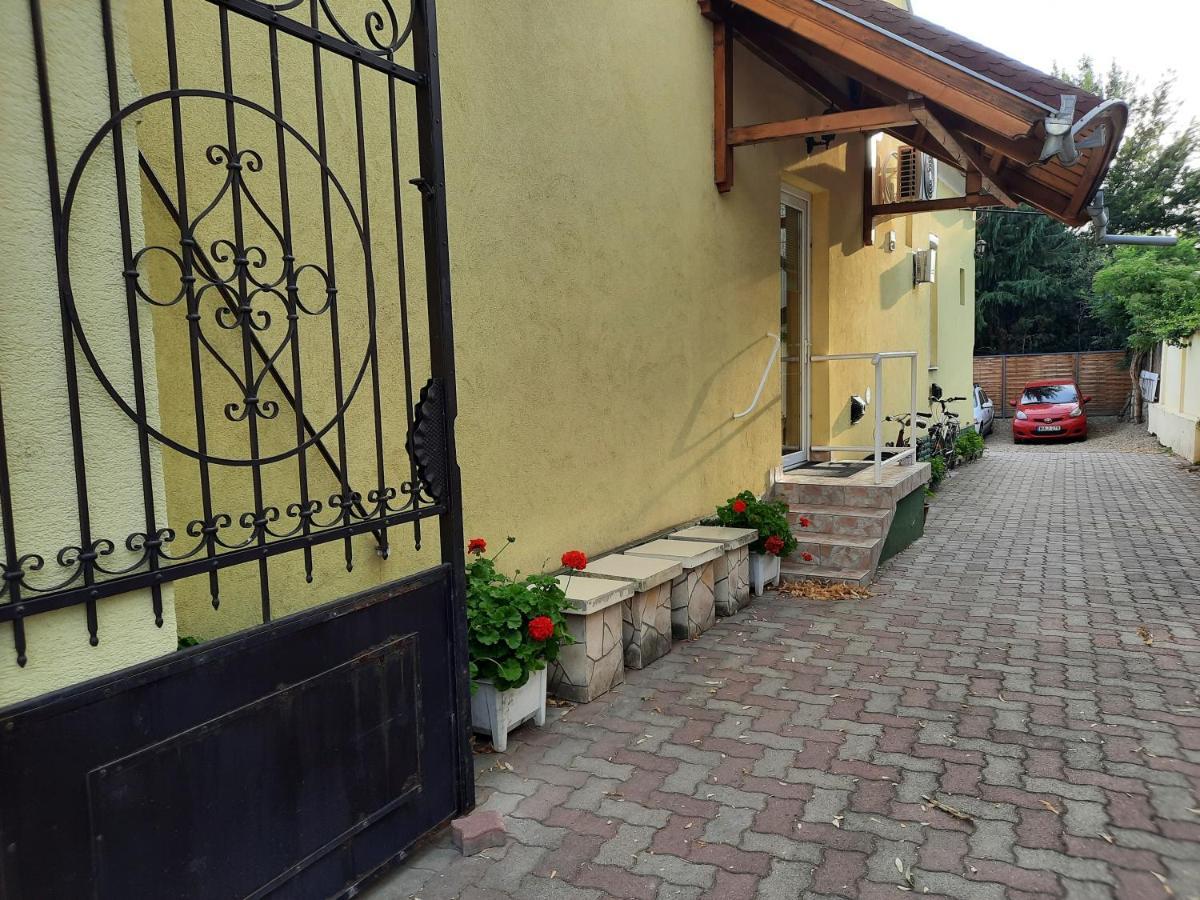 Gloria Apartman Gyula Extérieur photo