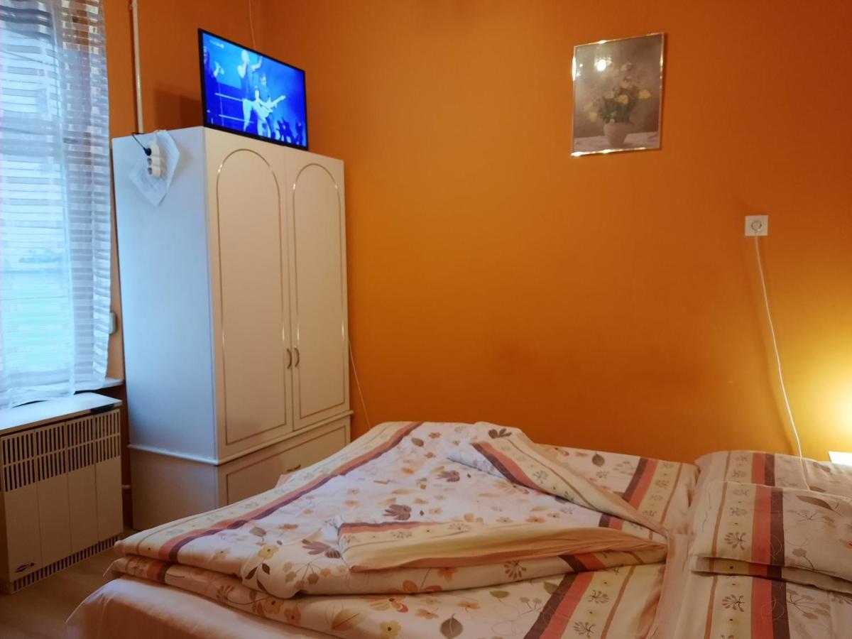 Gloria Apartman Gyula Extérieur photo