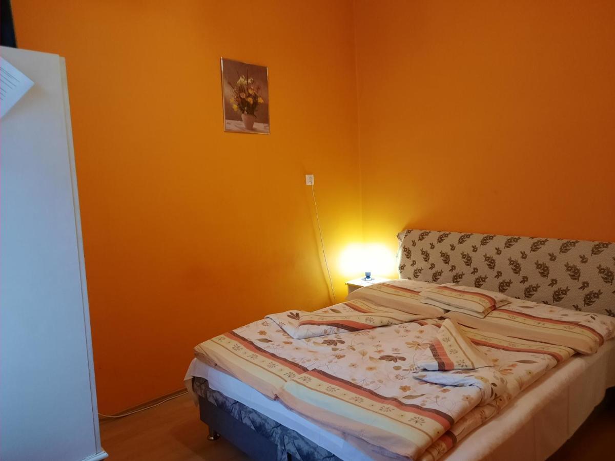 Gloria Apartman Gyula Extérieur photo