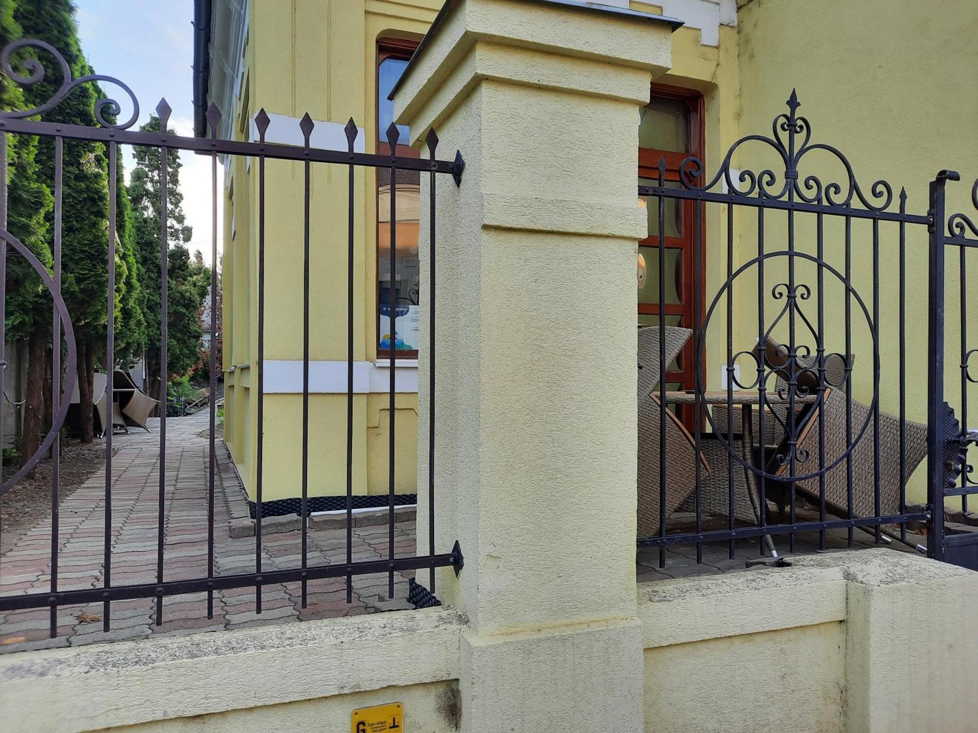 Gloria Apartman Gyula Extérieur photo