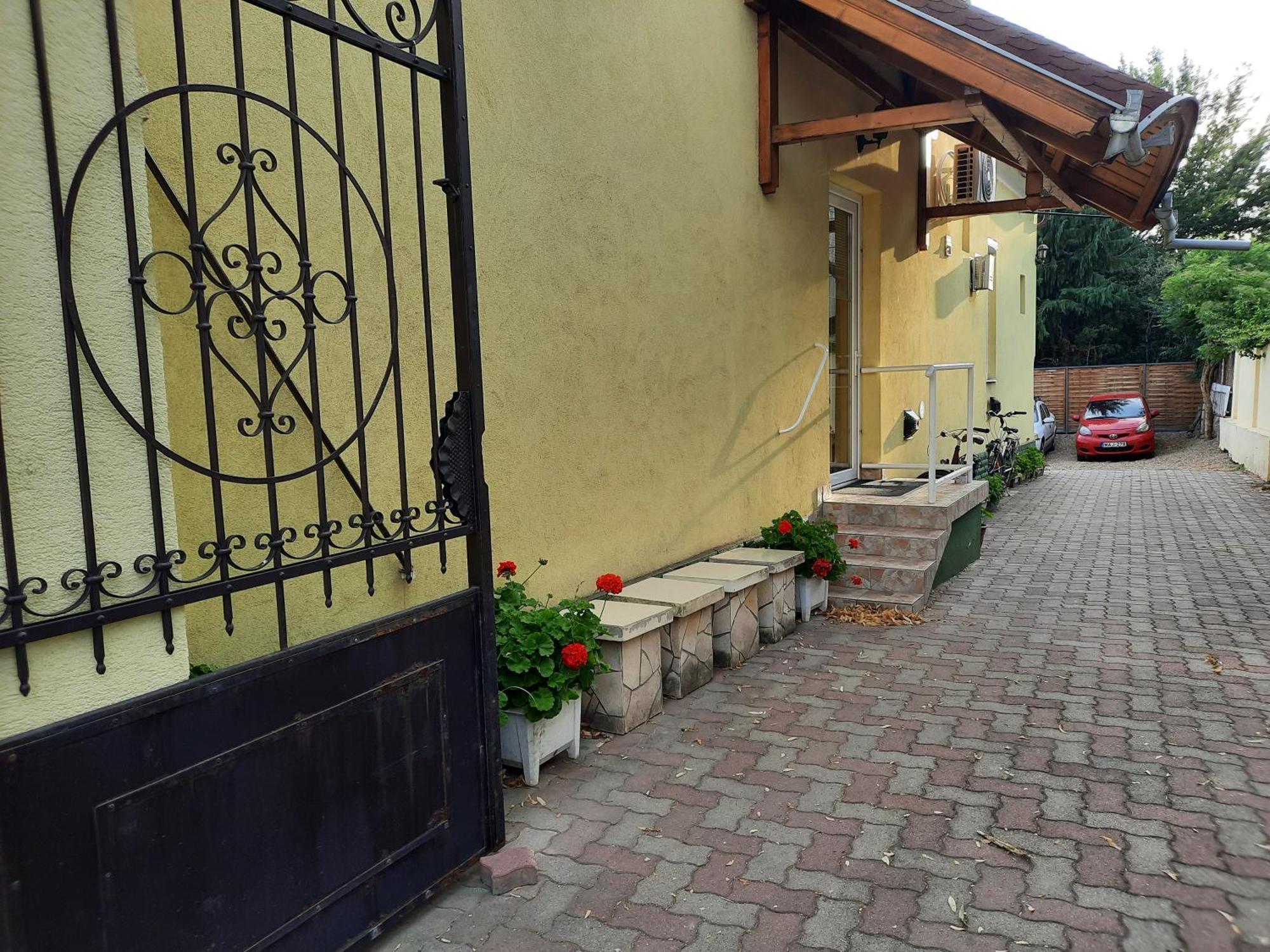Gloria Apartman Gyula Chambre photo