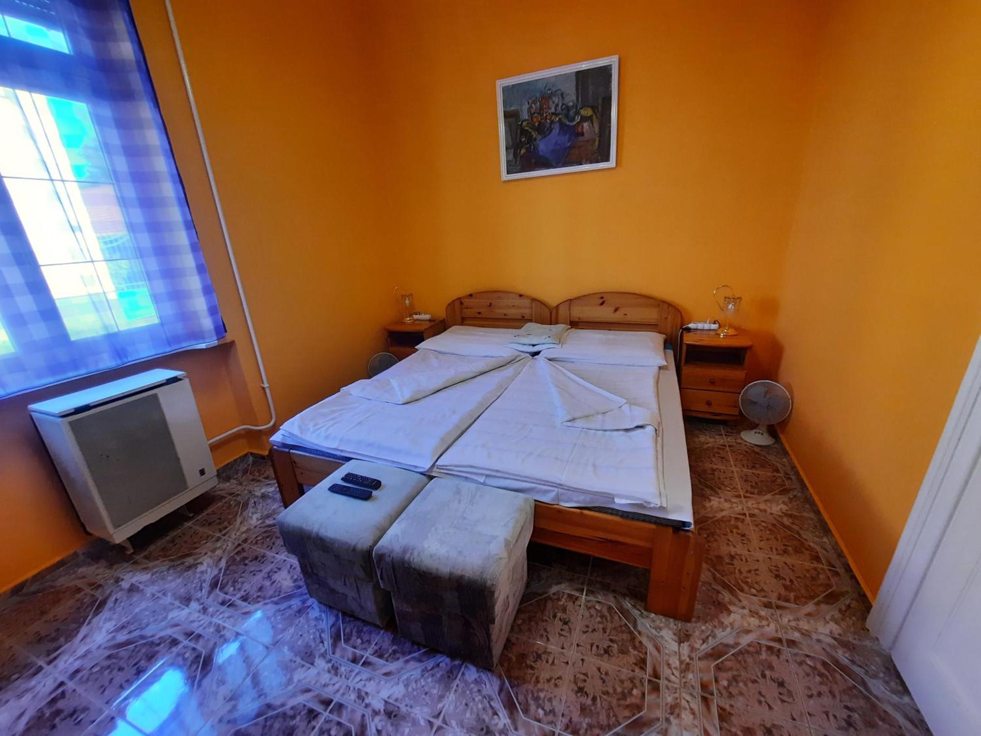 Gloria Apartman Gyula Extérieur photo