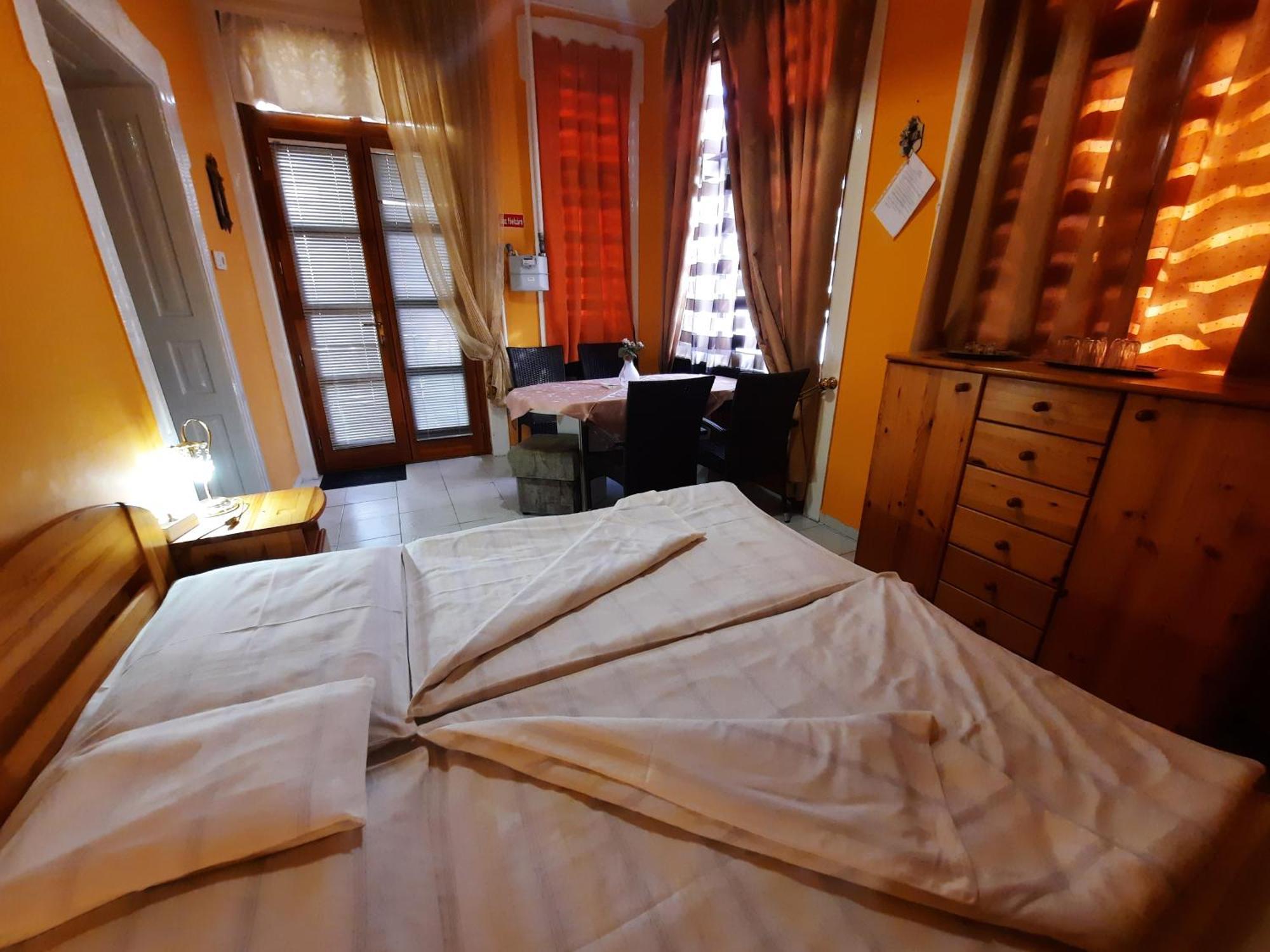 Gloria Apartman Gyula Extérieur photo