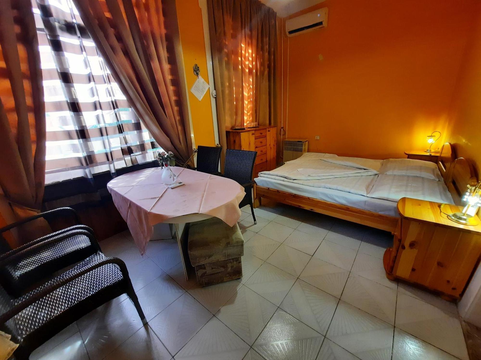 Gloria Apartman Gyula Extérieur photo